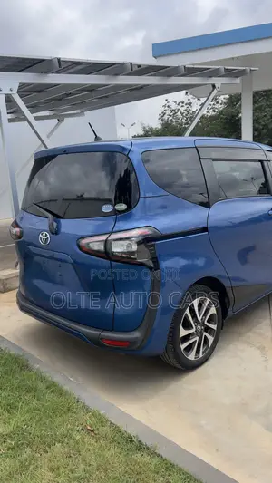 Toyota Sienta 1.5 AWD 2016 Blue