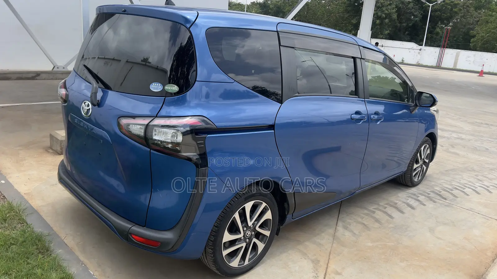 Toyota Sienta 1.5 AWD 2016 Blue