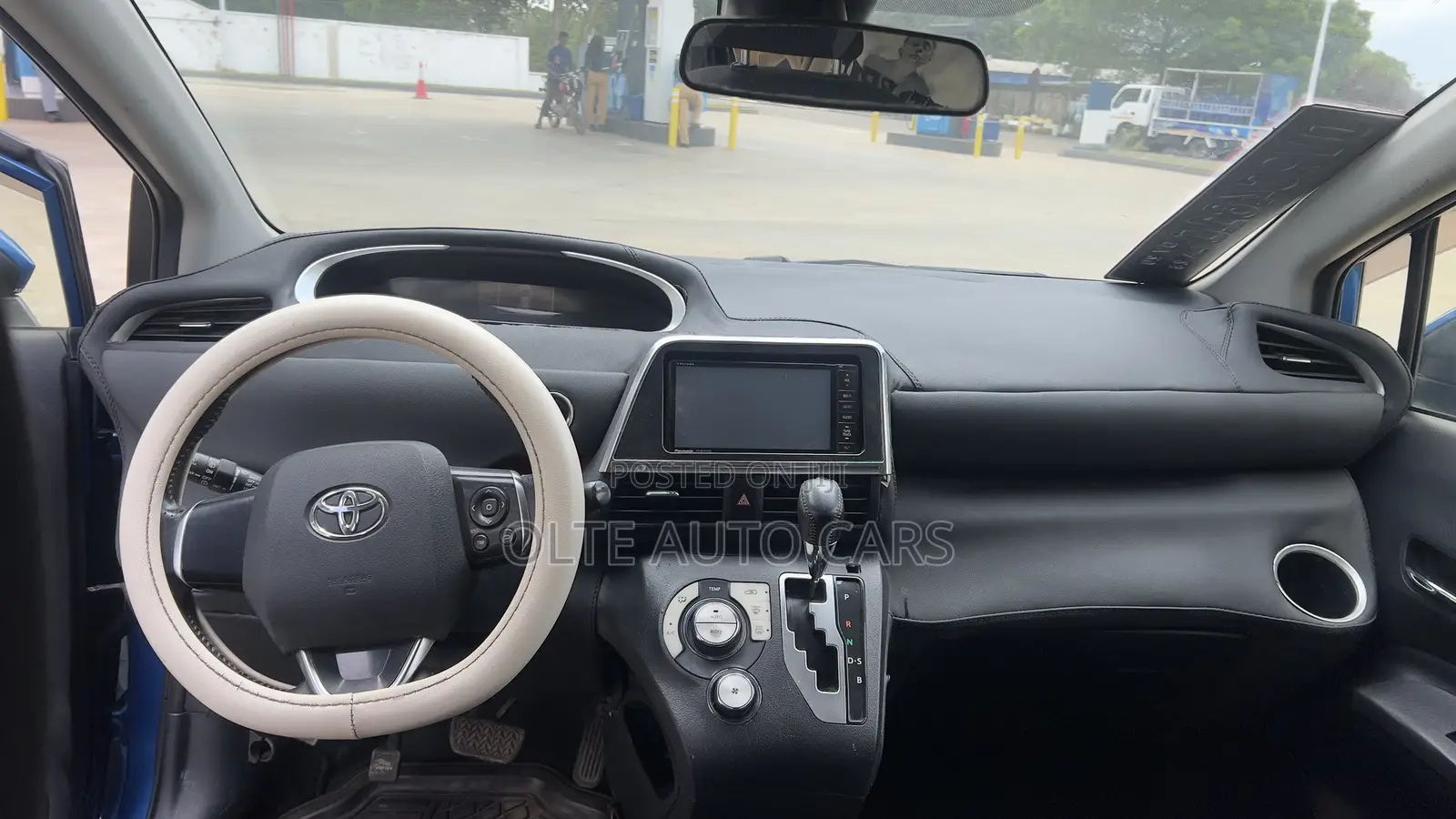 Toyota Sienta 1.5 AWD 2016 Blue
