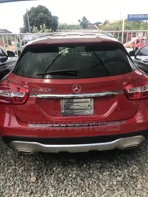 Mercedes-Benz GLA 250 2018 Red