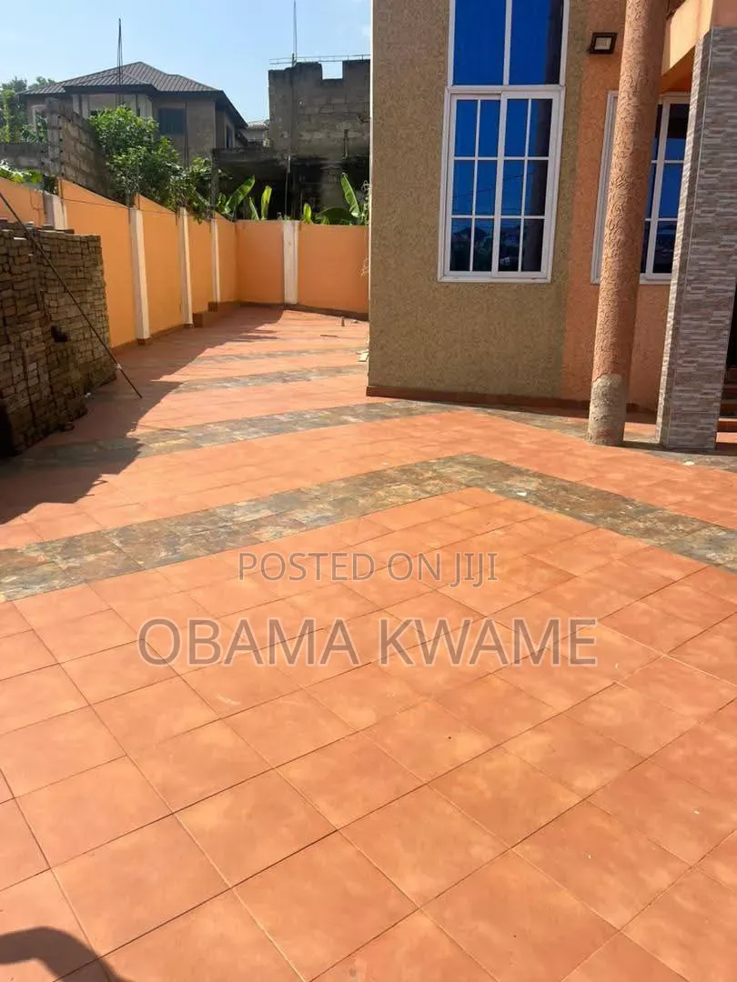 4bdrm House in Laryea Homes, Kwabenya for sale