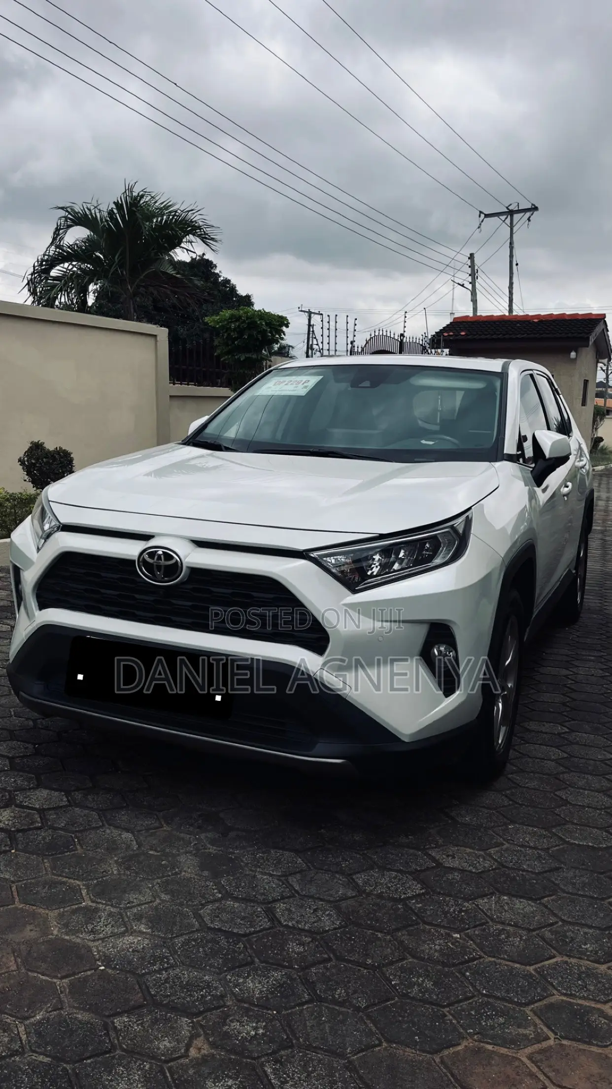 Toyota RAV4 XLE FWD 2023 White
