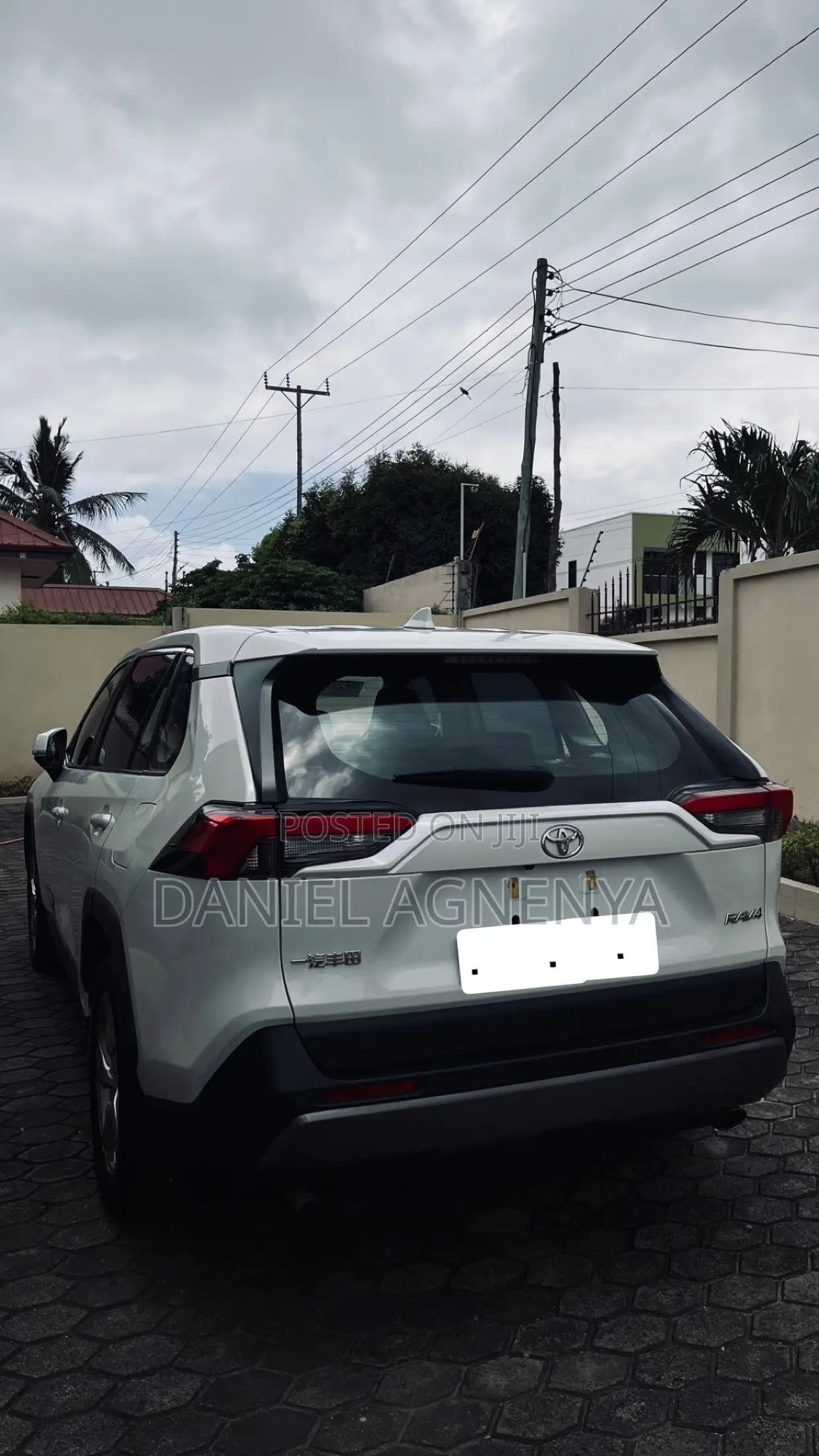 Toyota RAV4 XLE FWD 2023 White