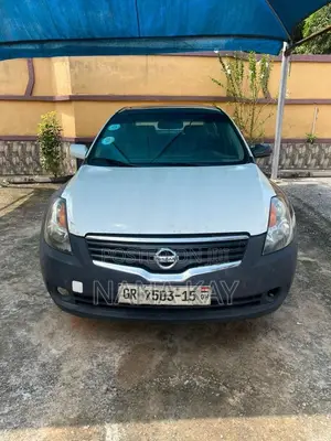 Nissan Altima 2010 White