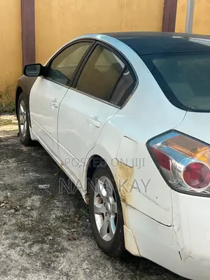 Nissan Altima 2010 White