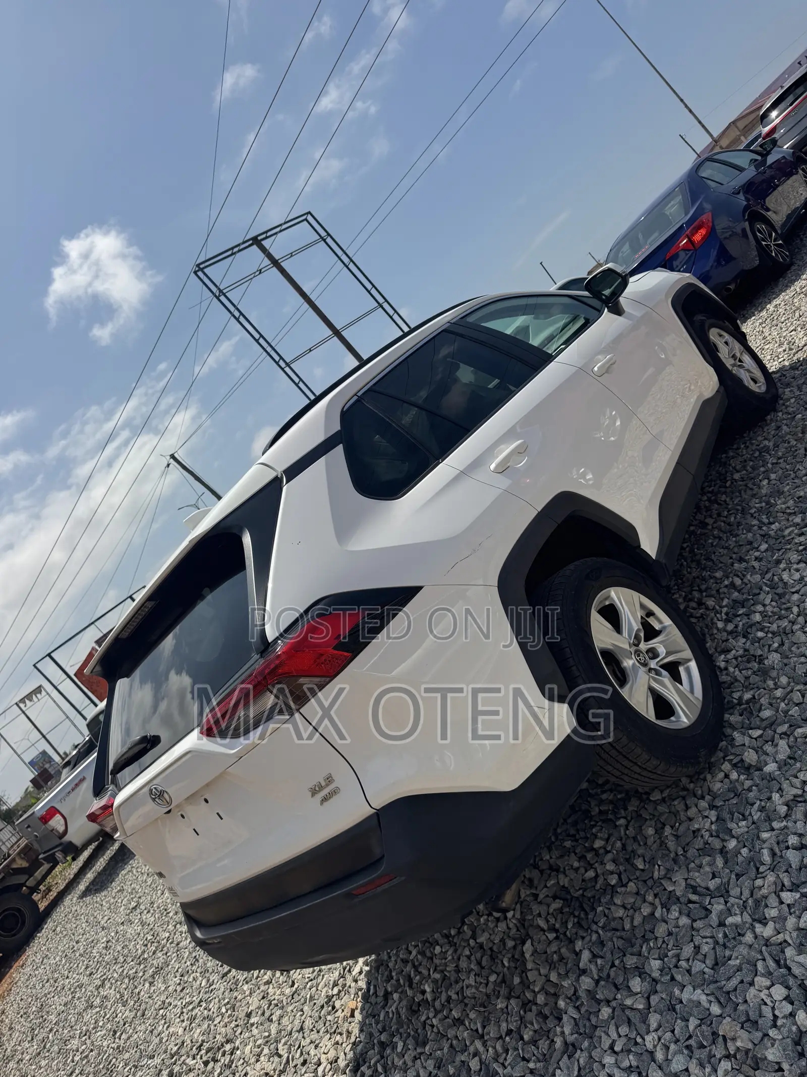 Toyota RAV4 XLE FWD 2020 White