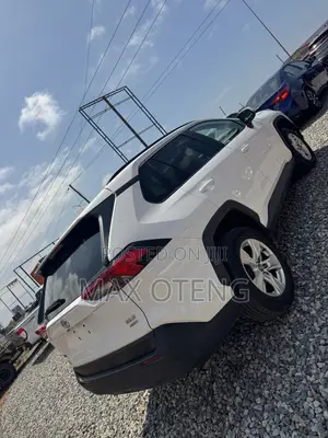 Toyota RAV4 XLE FWD 2020 White