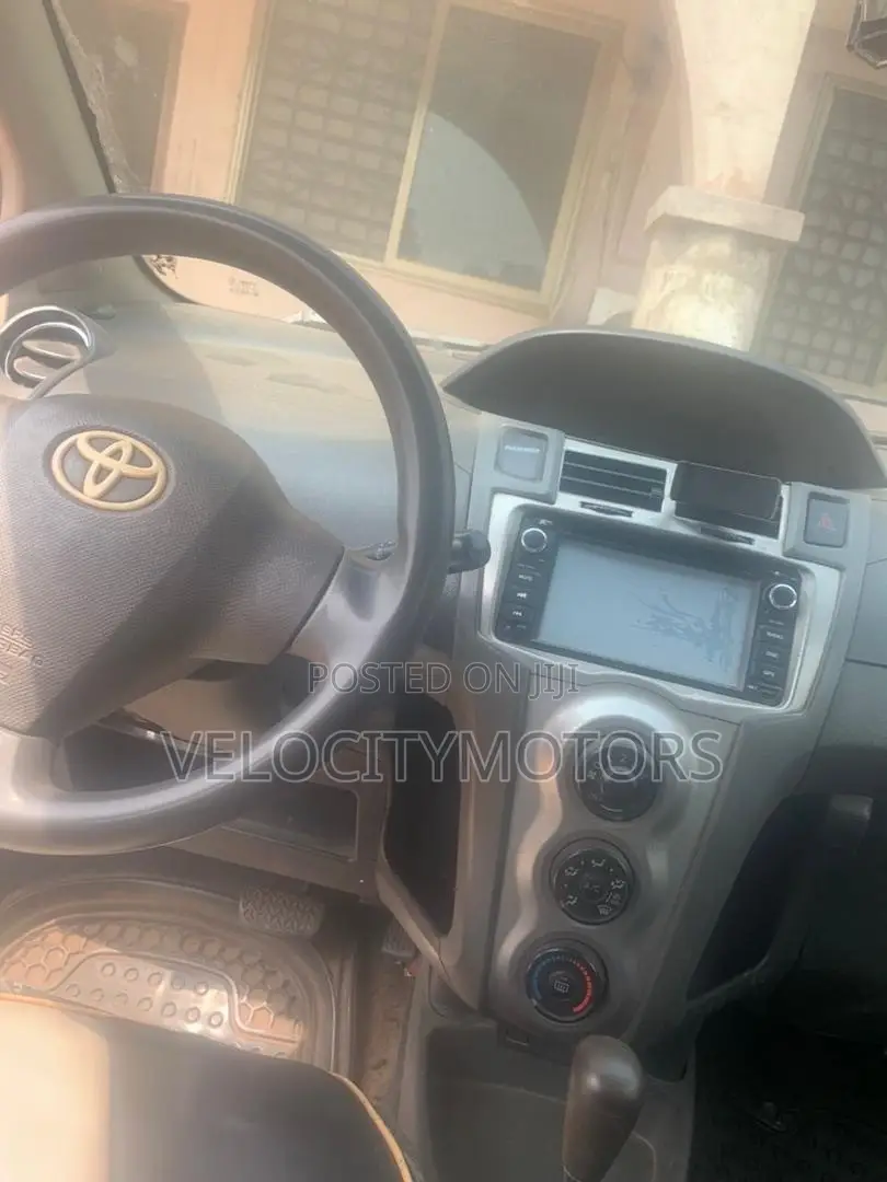 Toyota Vitz 1.3 AWD 5dr 2010 Blue