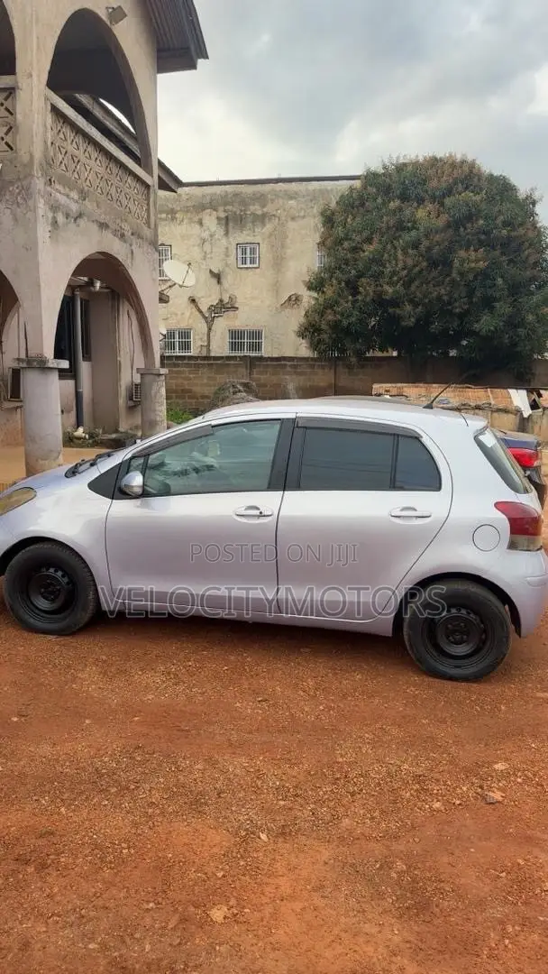 Toyota Vitz 1.3 AWD 5dr 2010 Blue