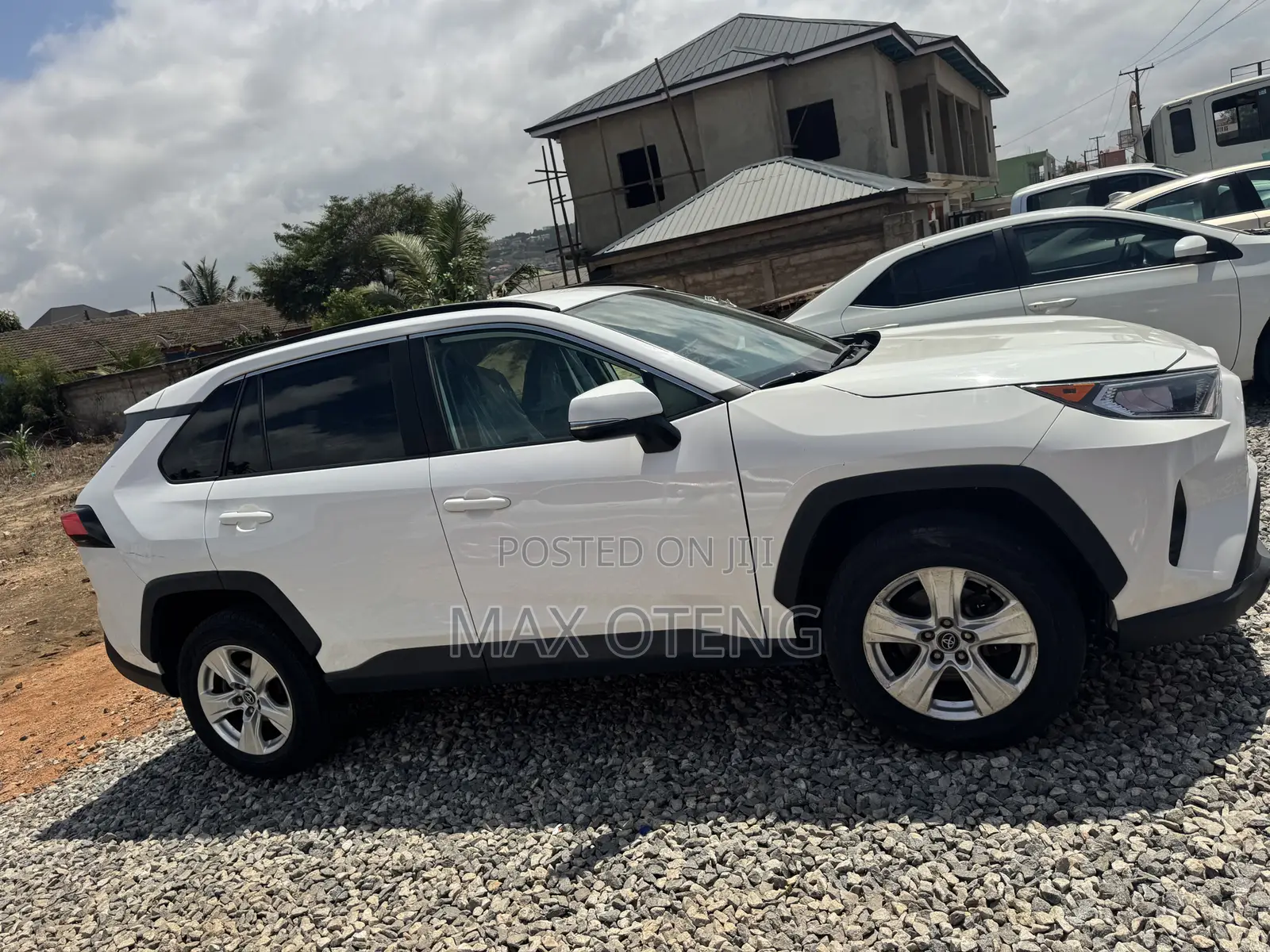 Toyota RAV4 XLE FWD 2020 White