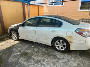 Nissan Altima 2010 White