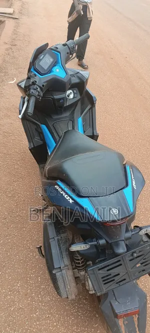 Yamaha Aerox 2025 Blue