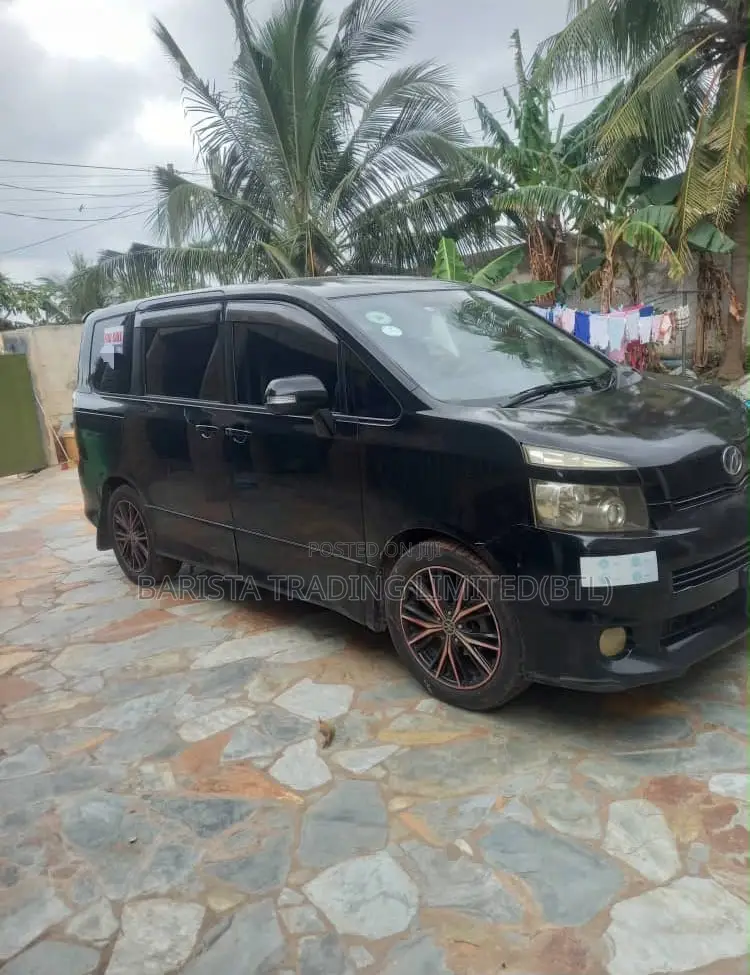 Toyota Voxy X 2WD 8-Seater 2009 Black