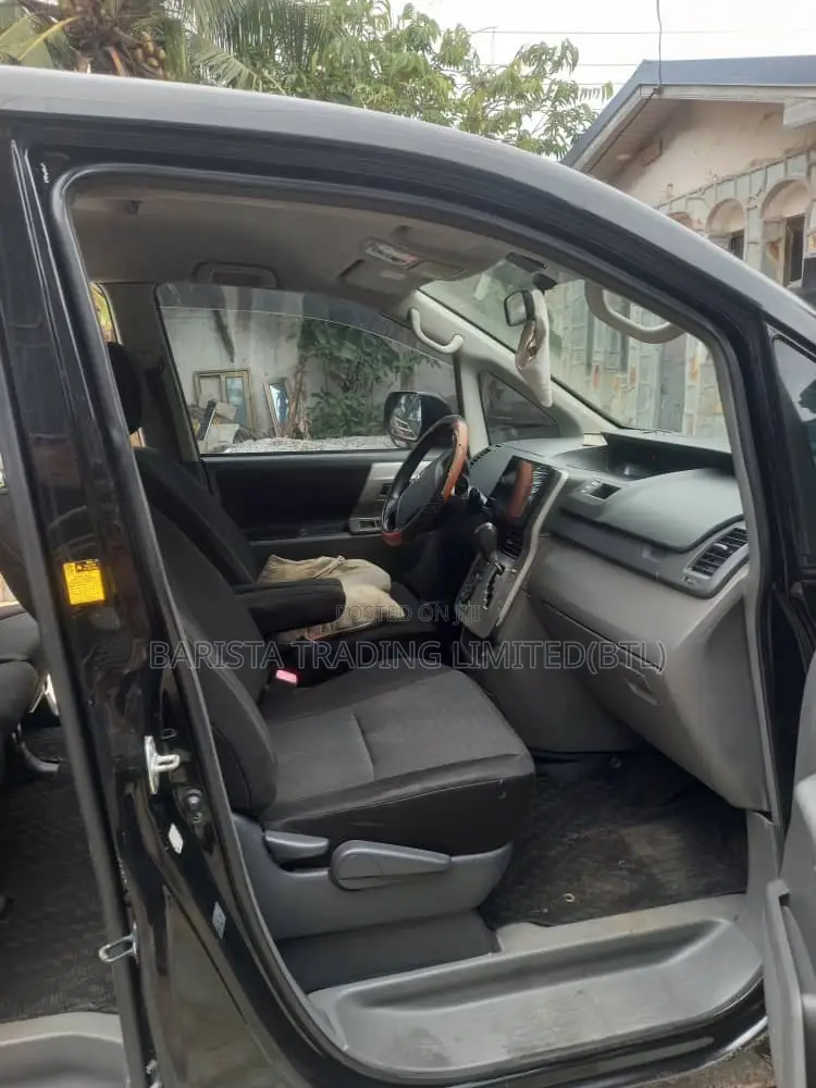 Toyota Voxy X 2WD 8-Seater 2009 Black