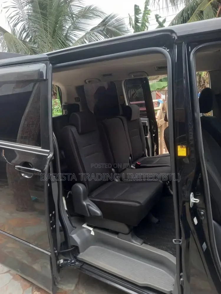 Toyota Voxy X 2WD 8-Seater 2009 Black