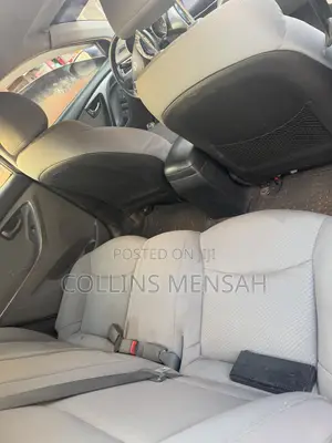 Hyundai Elantra GLS Sedan FWD (1.8L 4cyl 6M) 2013