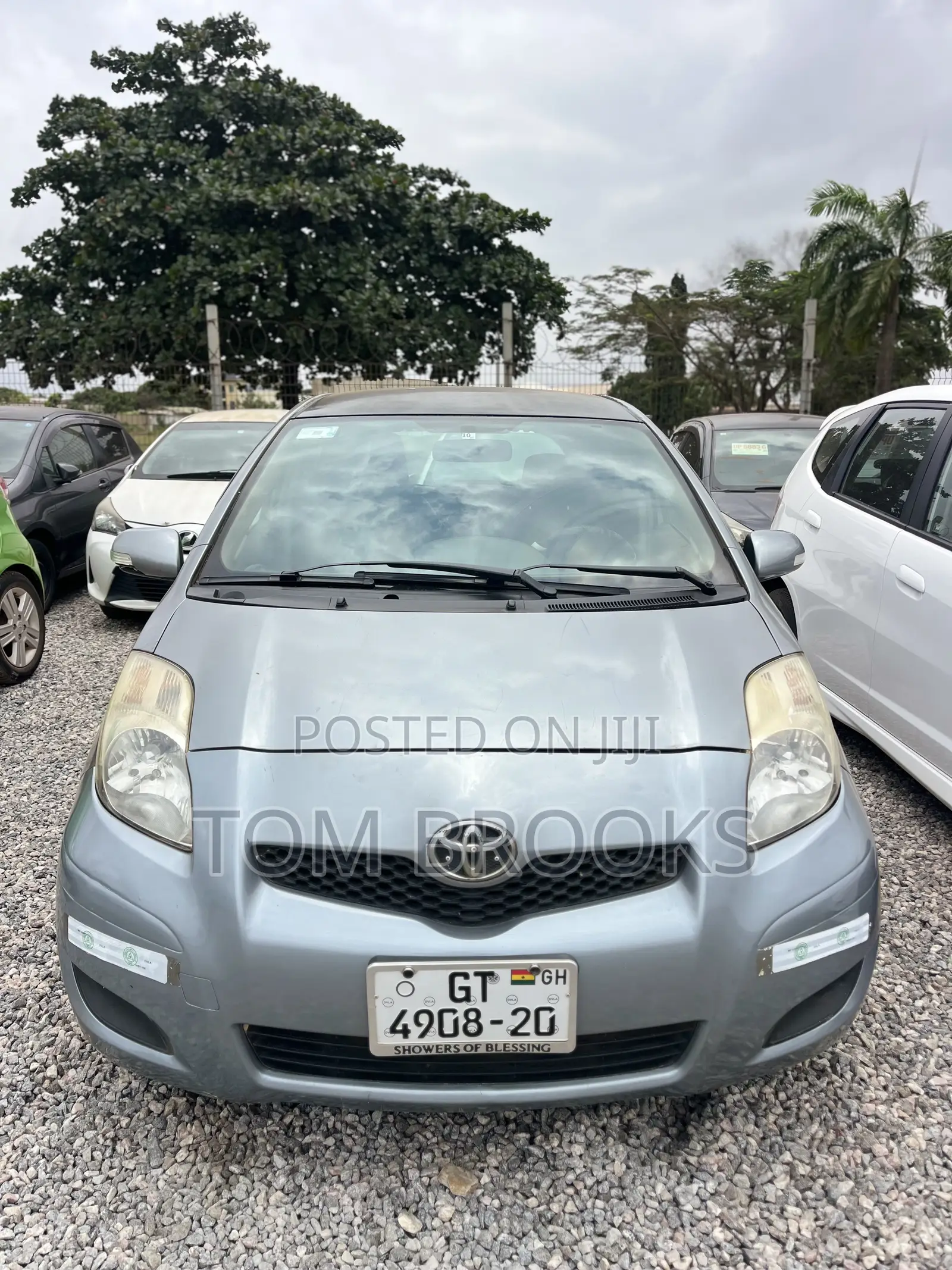 Toyota Vitz 2010 Gray