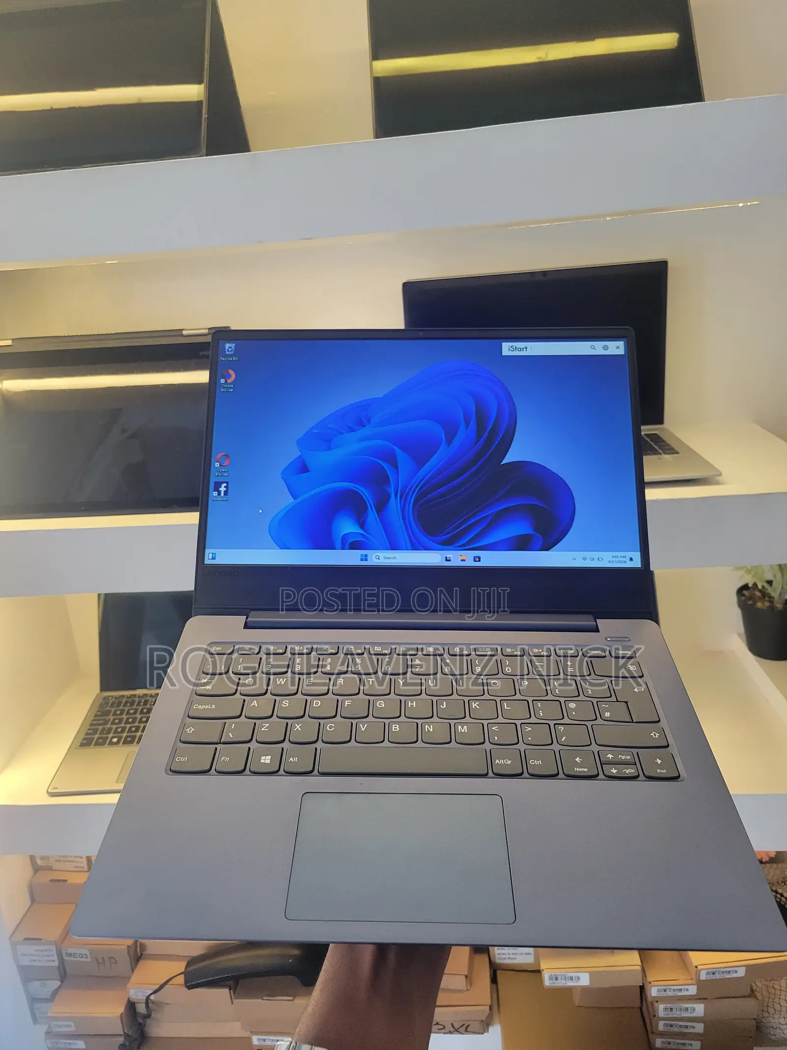 Laptop Lenovo IdeaPad 300 8GB Intel Core i5 SSD 256GB
