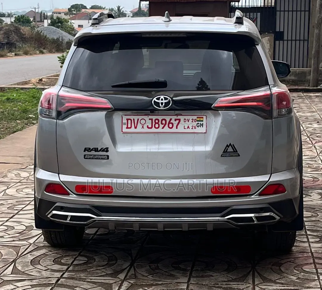 Toyota RAV4 Adventure 4dr SUV AWD (2.5L 4cyl 6A) 2018 Silver