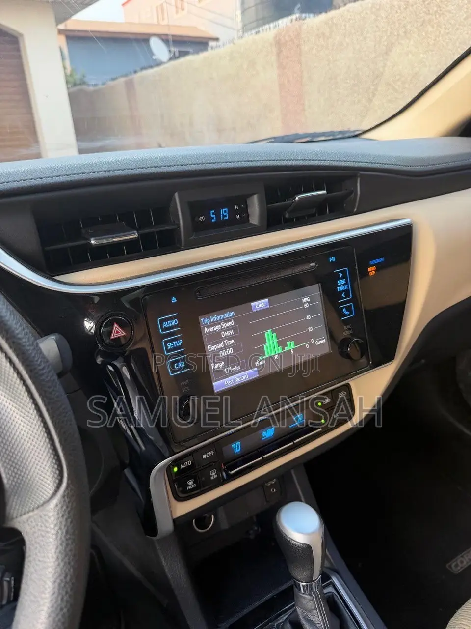Toyota Corolla LE Eco (1.8L 4cyl 2A) 2018 Gray