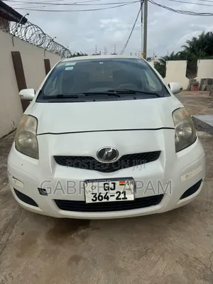 Toyota Vitz 2010 White