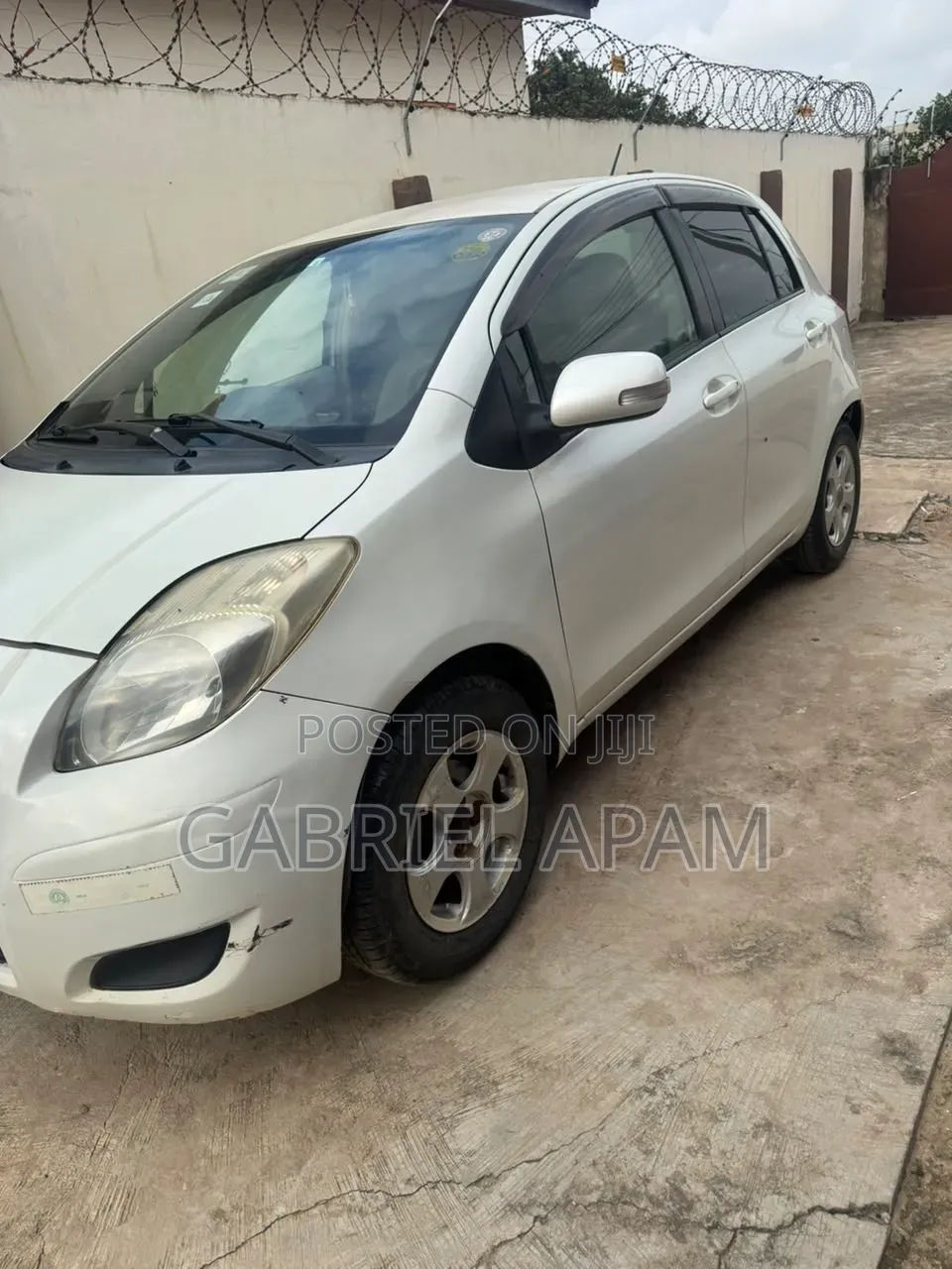 Toyota Vitz 2010 White