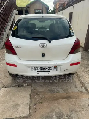 Toyota Vitz 2010 White