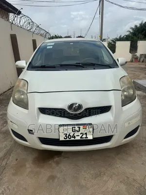 Toyota Vitz 2010 White