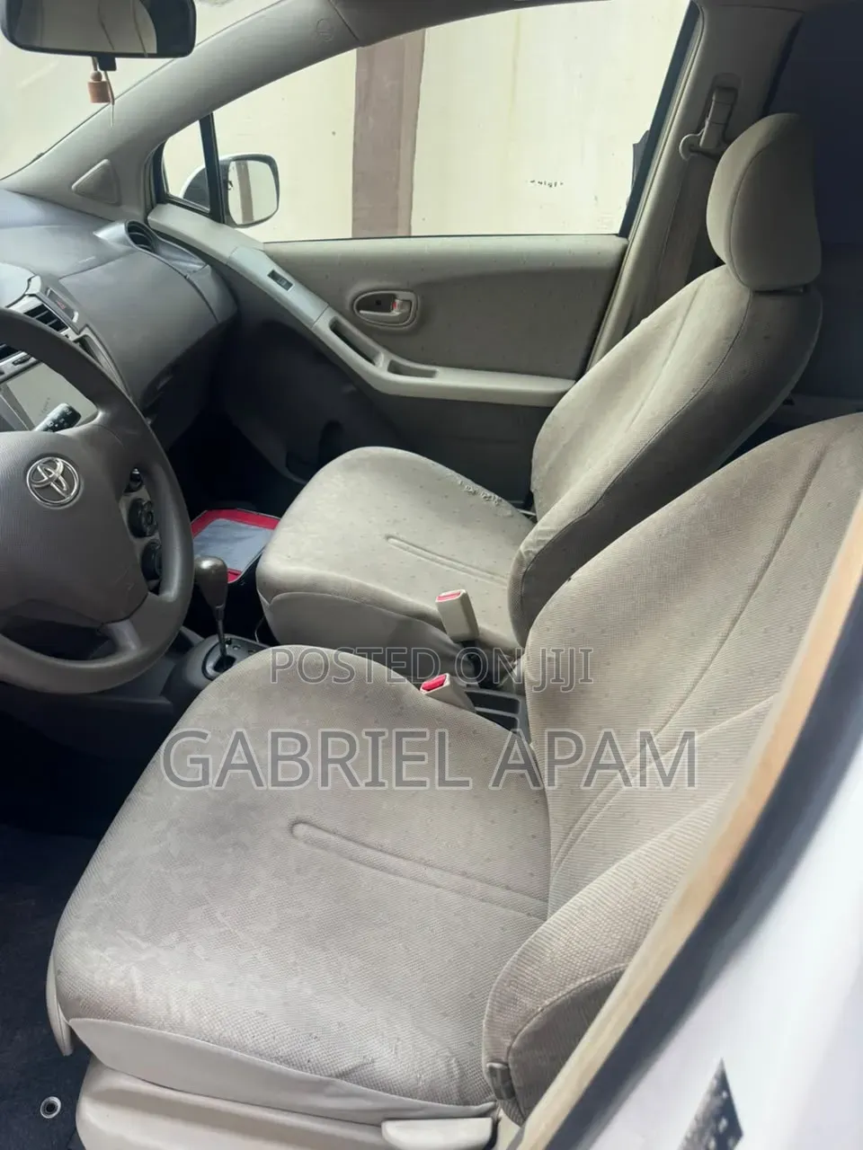 Toyota Vitz 2010 White