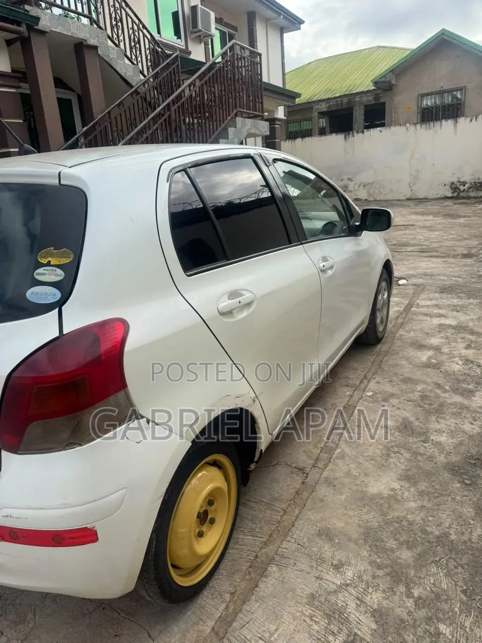 Toyota Vitz 2010 White