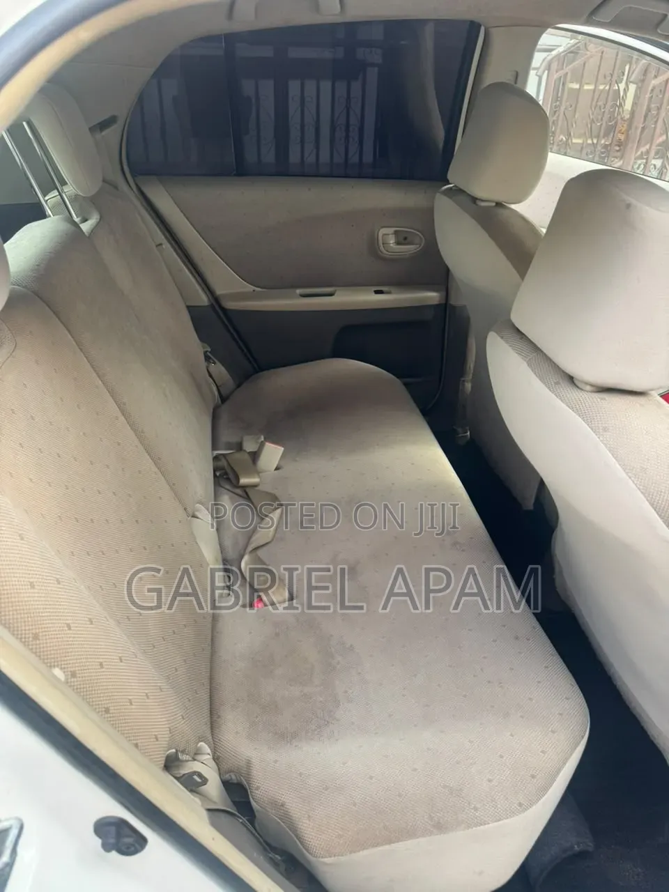 Toyota Vitz 2010 White