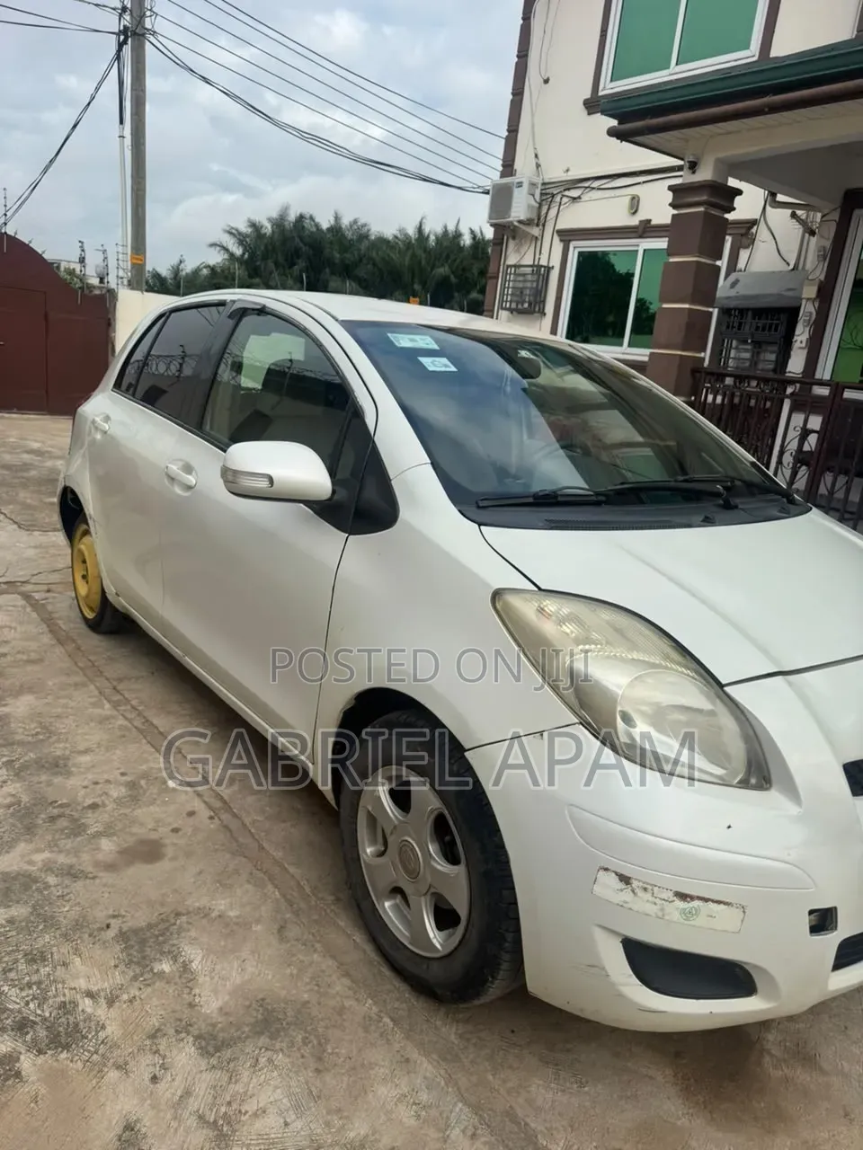 Toyota Vitz 2010 White