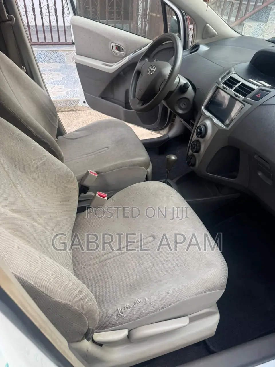 Toyota Vitz 2010 White