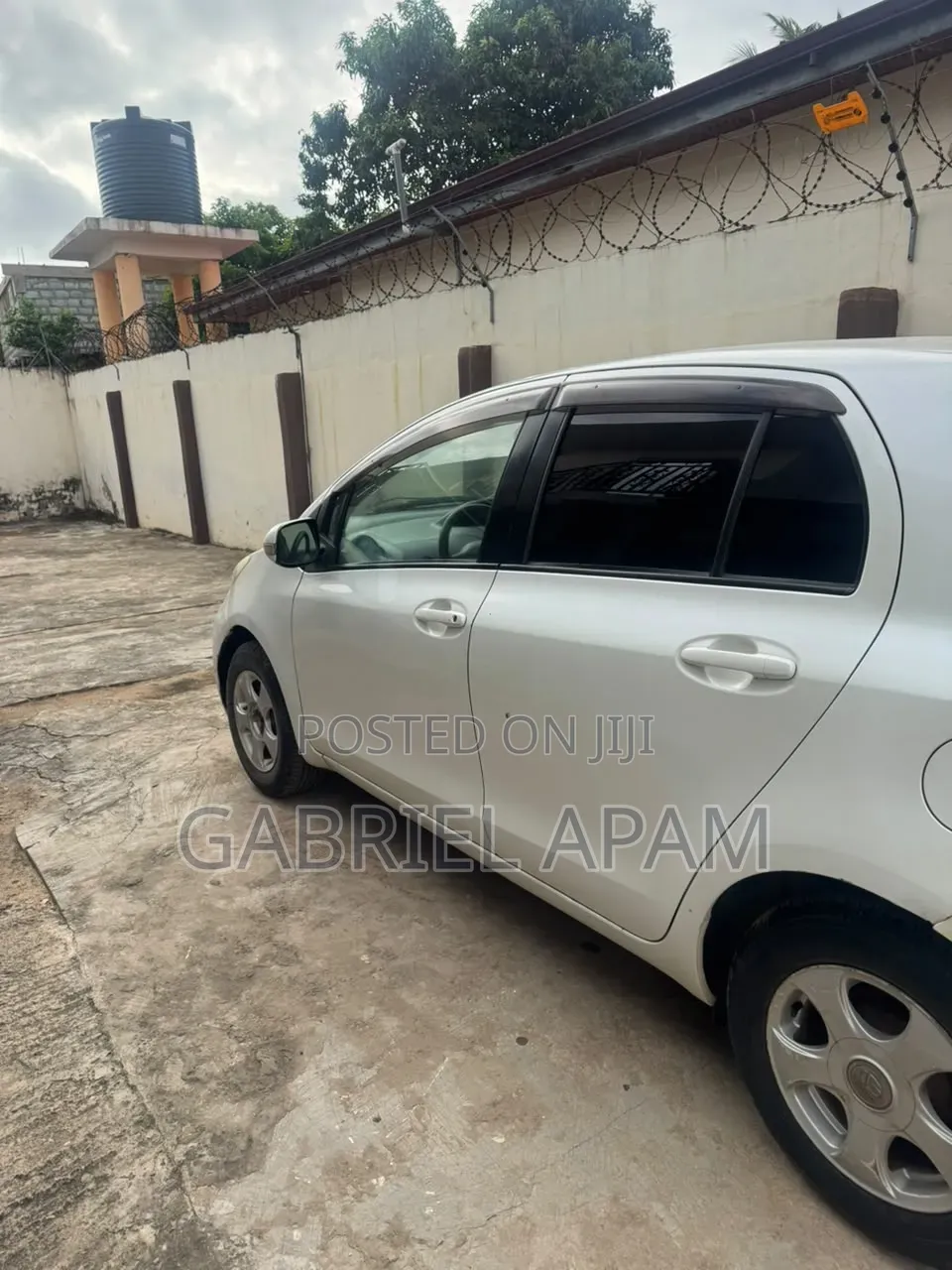 Toyota Vitz 2010 White