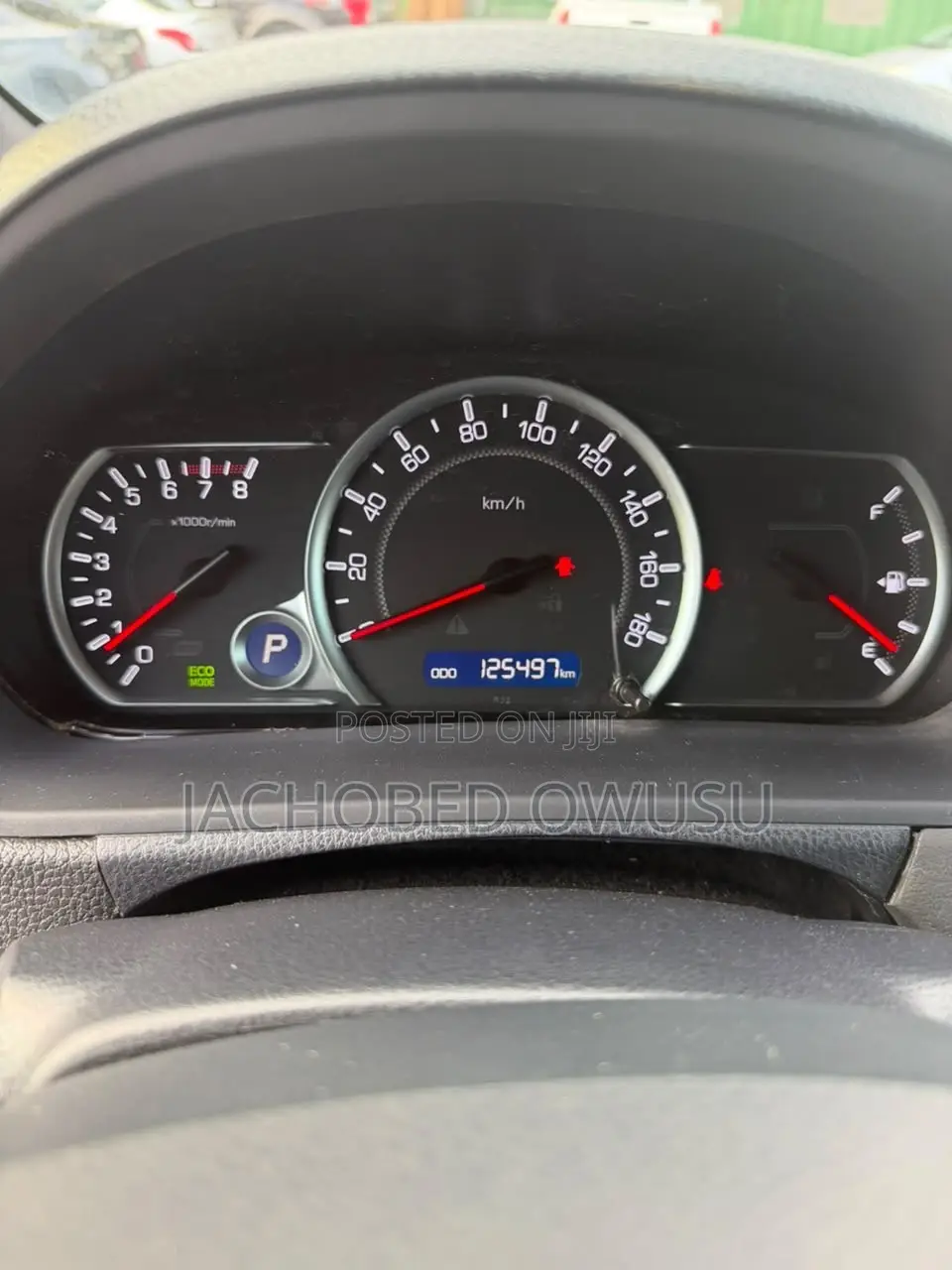 Toyota Voxy V 4WD 8-Seater 2014 White