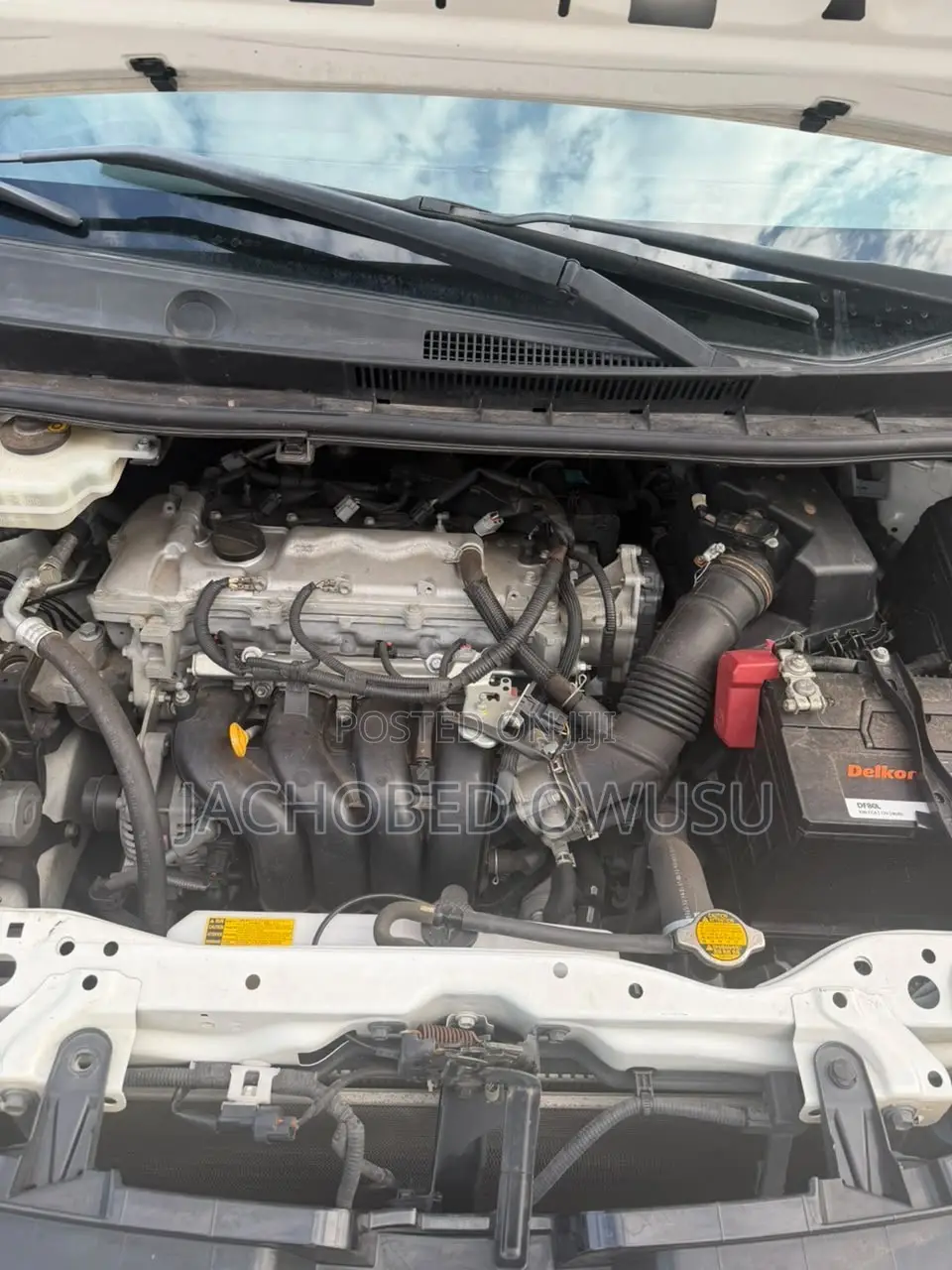 Toyota Voxy V 4WD 8-Seater 2014 White