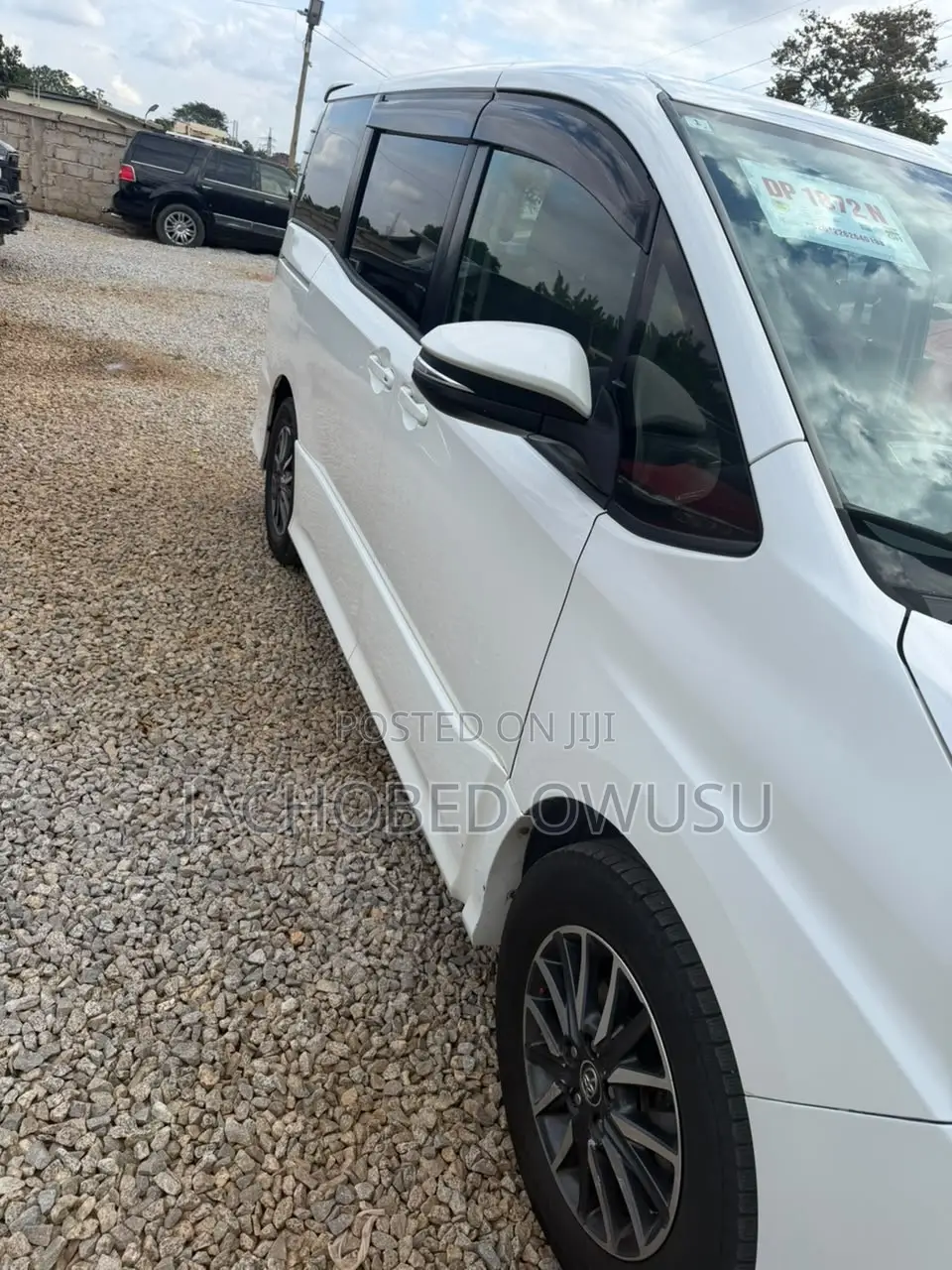 Toyota Voxy V 4WD 8-Seater 2014 White