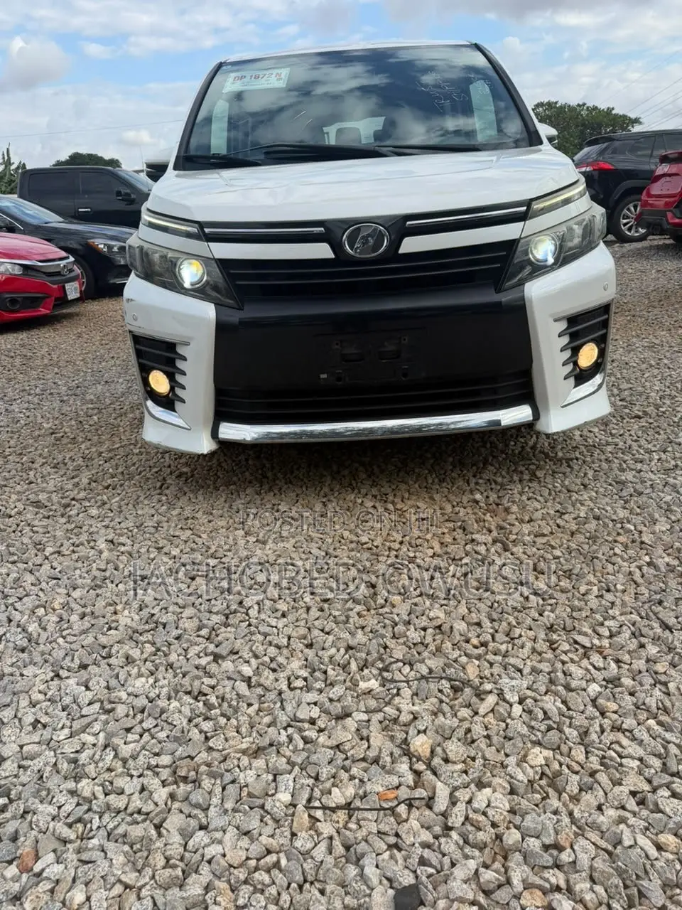 Toyota Voxy V 4WD 8-Seater 2014 White