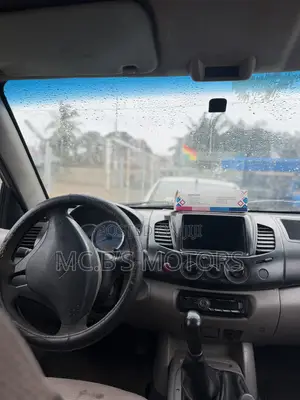 Mitsubishi L200 2009 Silver