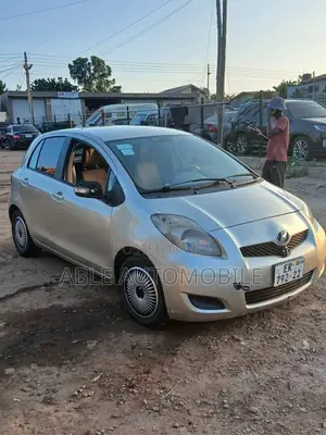 Toyota Vitz 1.3 AWD 3dr 2010 Gold