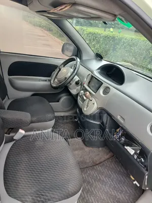 Toyota Sienta 2010 Green