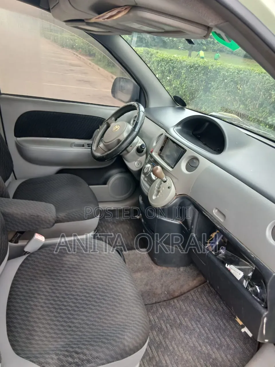 Toyota Sienta 2010 Green