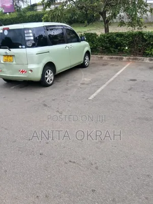 Toyota Sienta 2010 Green