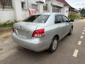 Toyota Belta 2010 Silver