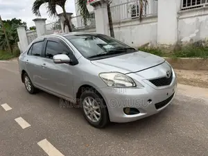 Toyota Belta 2010 Silver