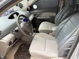 Toyota Belta 2010 Silver