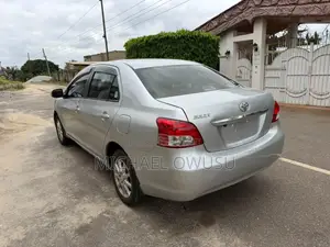 Toyota Belta 2010 Silver
