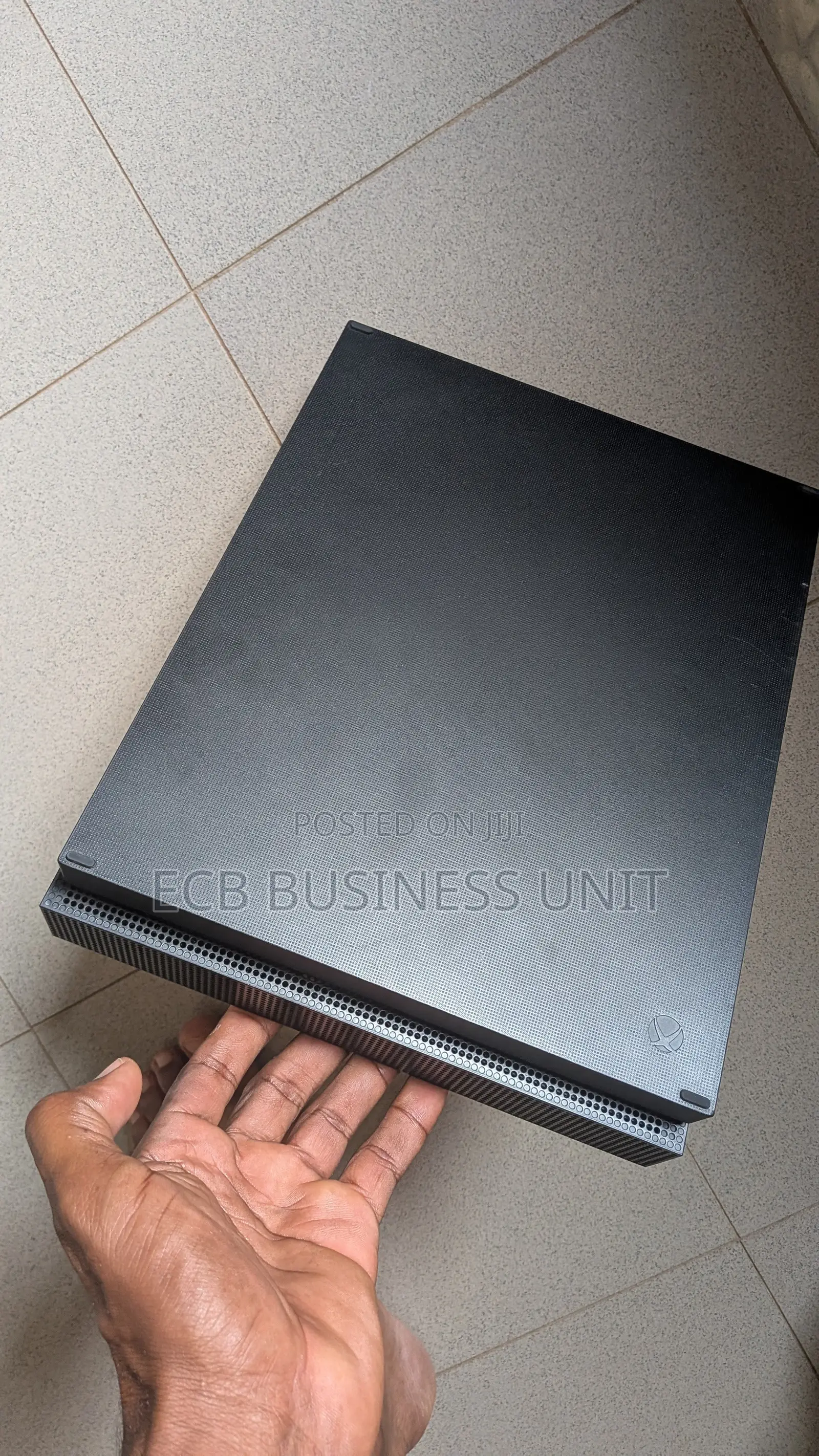 Xbox 1x With One Controller