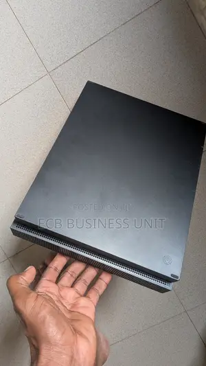 Xbox 1x With One Controller
