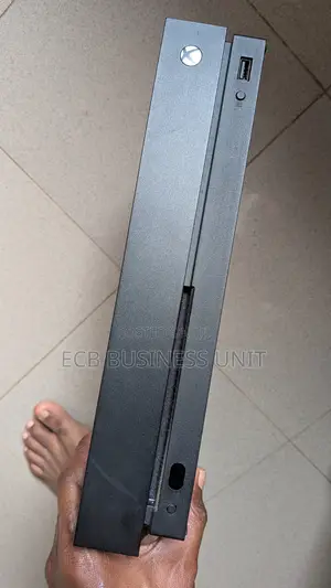Xbox 1x With One Controller